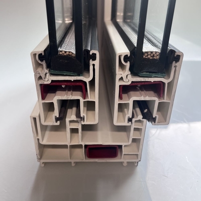GKBM 92 UPVC ملامح النافذة المنزلقة أربع غرف العزل الحراري